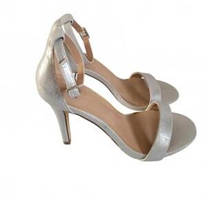 MIX NO. 6 Lina NWOT High Heel Ankle Strapped Sandal 4in Heel Color Silver Metall